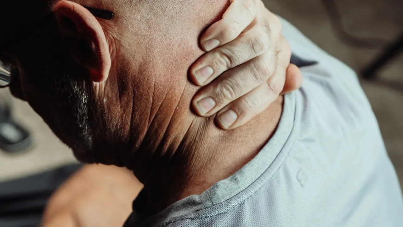Neck pain: simple habits that help